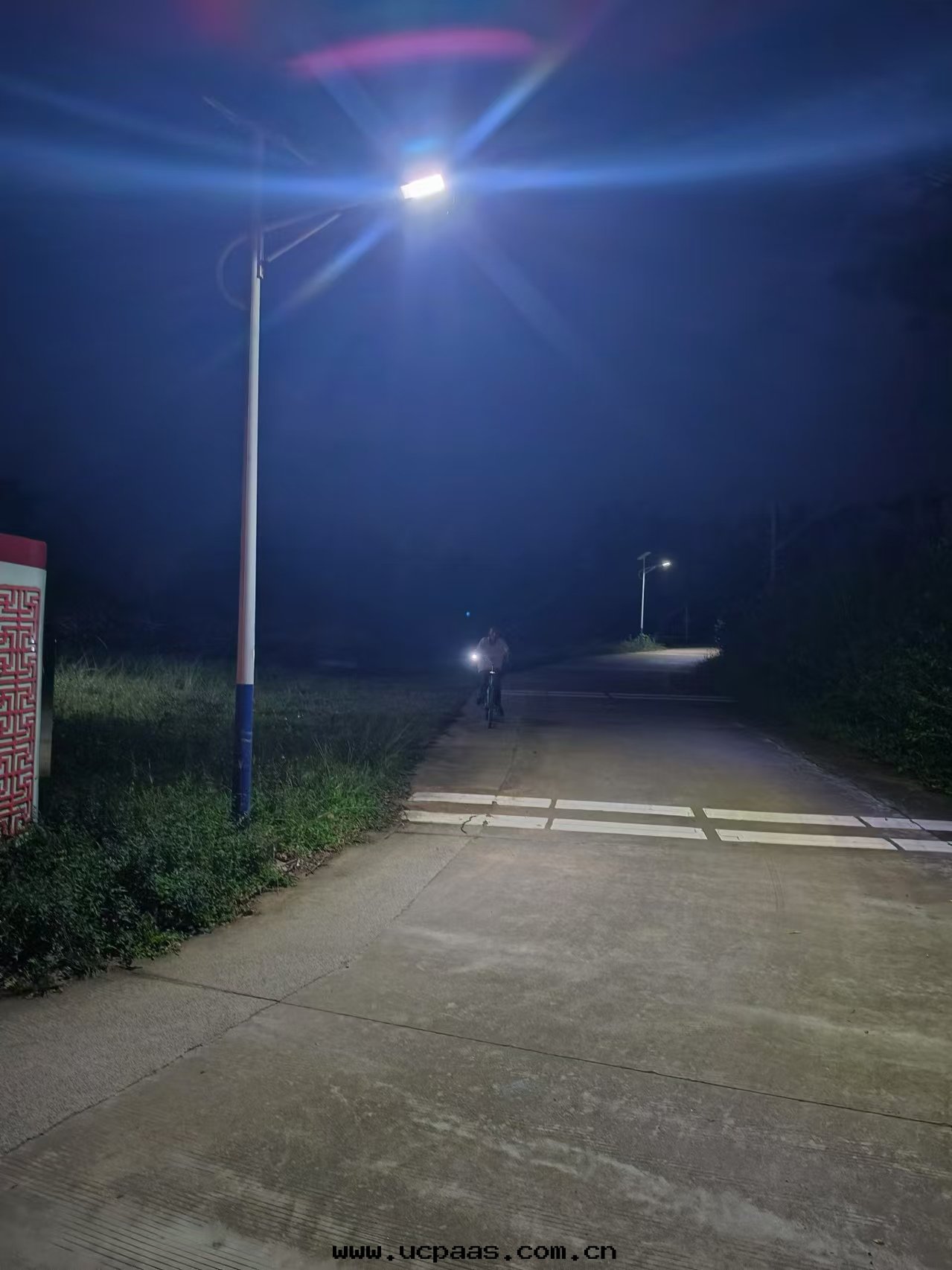 太陽能(néng)路(lù)燈(dēng)照亮災後(hòu)重(zhòng)建之(zhī)路(lù)
