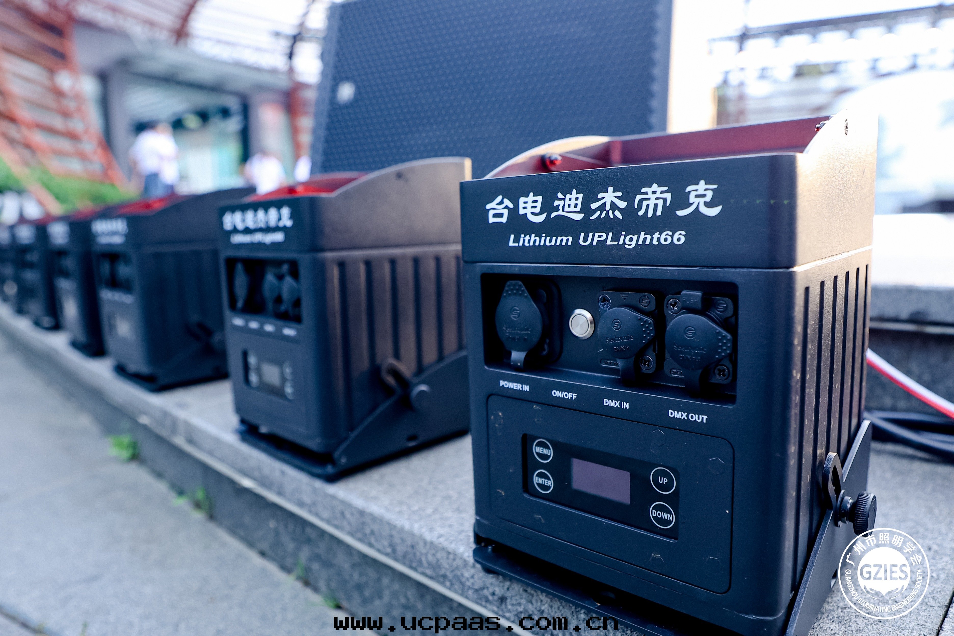 廣州台電(diàn)锂電(diàn)燈(dēng)为(wèi)《大(dà)美(měi)流溪河(hé),光行山(shān)水(shuǐ)間(jiān)》光影秀增色(sè)添彩